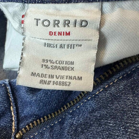 Torrid Women’s Plus size Distressed Frayed Hem Jeans‎ – Medium Wash - Picture 5 of 15